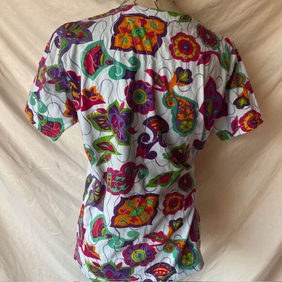 Cute Vintage White top with cute design - Picture 4 of 5